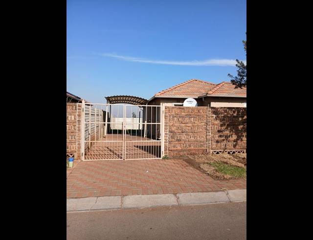 3 BEDROOM HOUSE FOR SALE IN SKY CITY